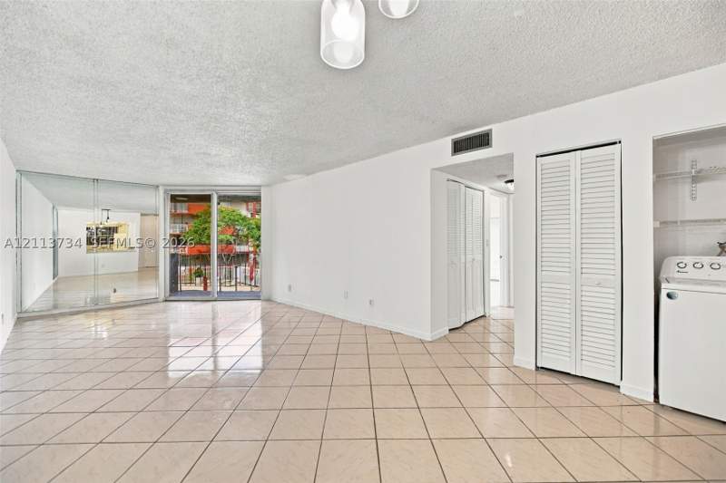 2 bedroom Condominium at 1750 W 46th St 223, Casa Del Sol Condo, Hialeah — photo 2