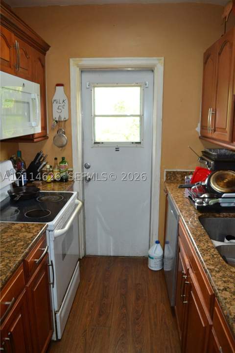 4381 SW 16th St, Miami FL - photo 11 of 18