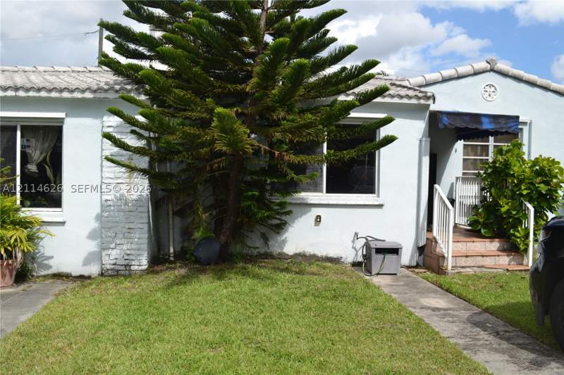 5 bedroom SingleFamilyResidence at 4381 SW 16th St, Camner Gables, Miami — photo 2