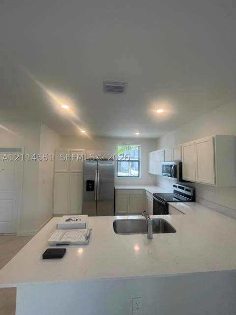 457 NE 12th St, Florida City FL - photo 13 of 15