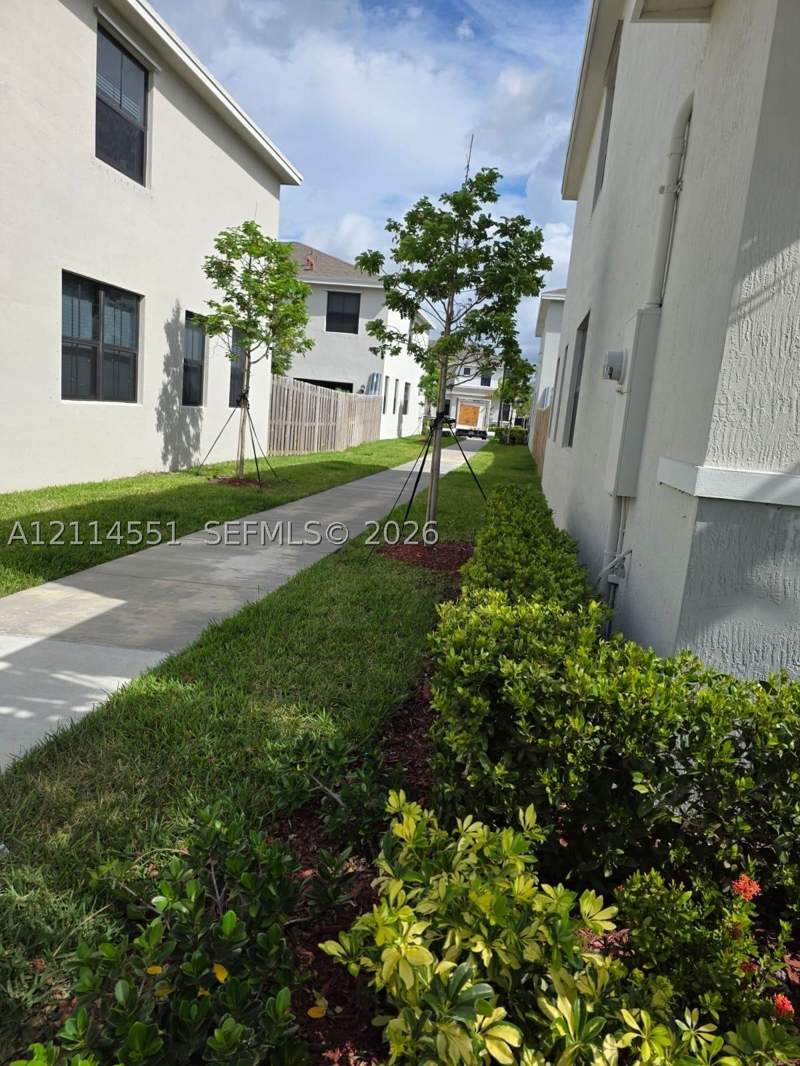 3 bedroom Townhouse at 457 NE 12th St, Miami Land And Developmen, Florida City — photo 2