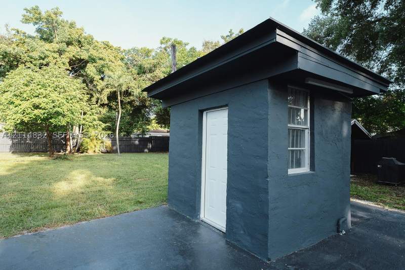 3 bedroom SingleFamilyResidence at 801 NE 144th St, Sunny Acres, North Miami — photo 4