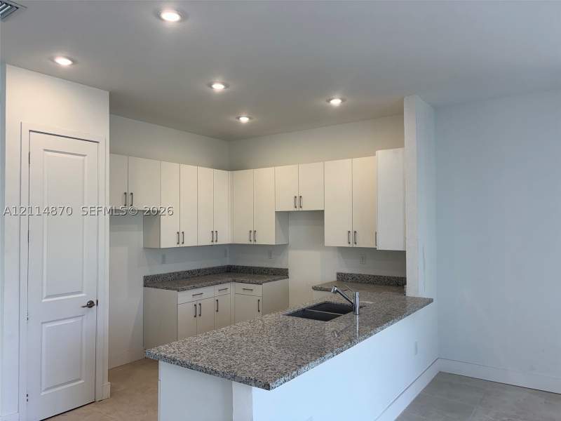 3 bedroom SingleFamilyResidence at 23171 SW 119 ave, Silver Parc, Miami — photo 2