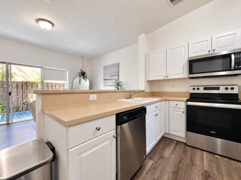 1570 NE 33rd Rd 104-11, Homestead FL - photo 9 of 24