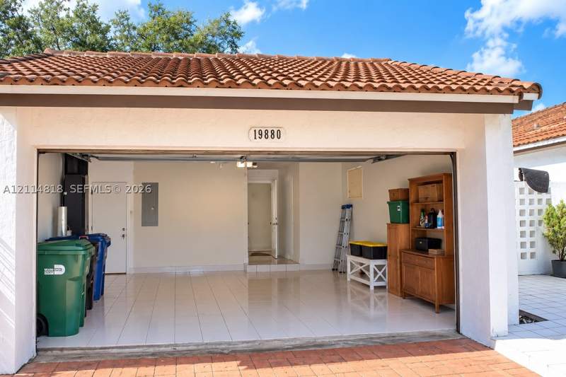 4 bedroom SingleFamilyResidence at 19880 NW 64th Ct Rd, Country Lake Manors, Hialeah — photo 3