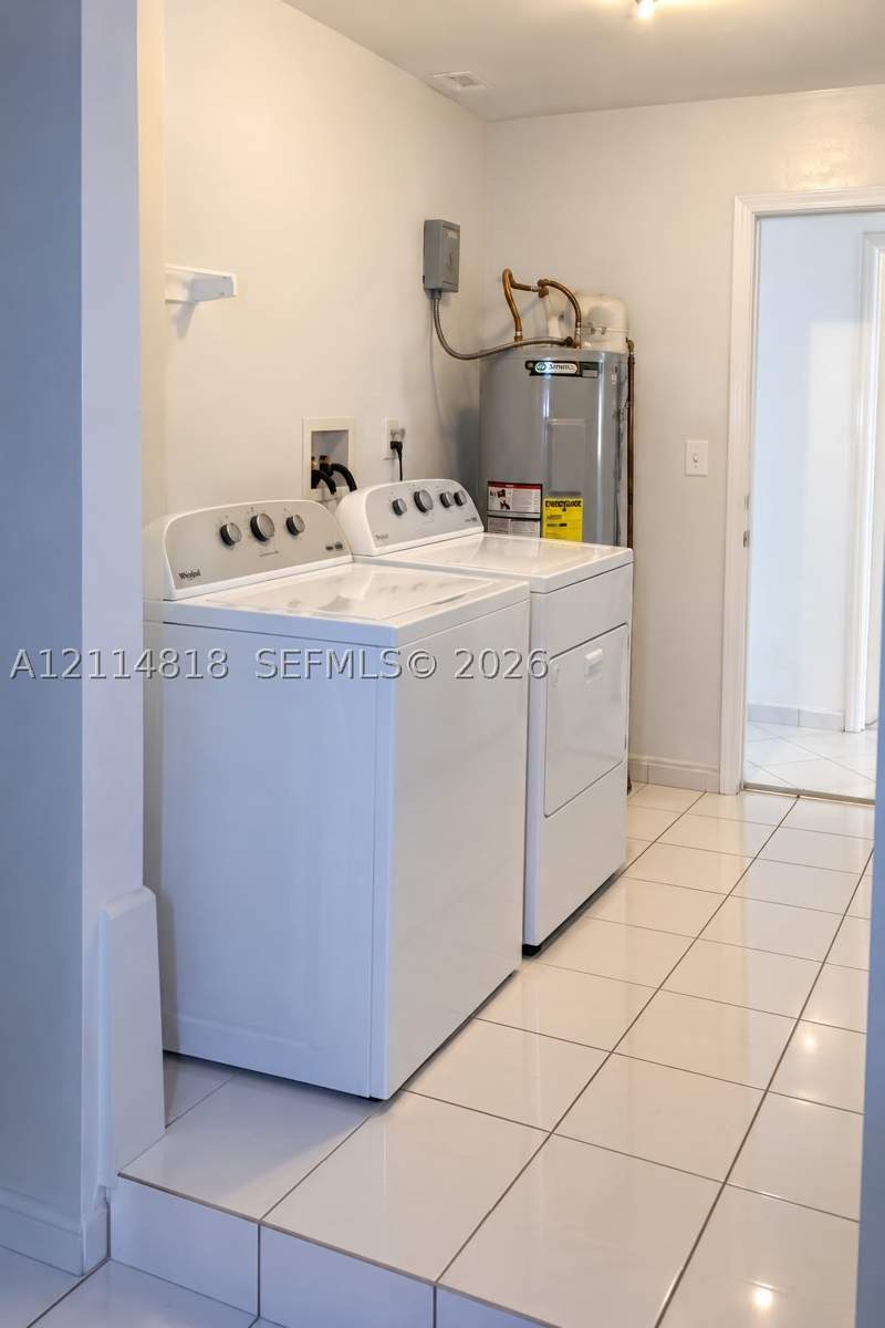 4 bedroom SingleFamilyResidence at 19880 NW 64th Ct Rd, Country Lake Manors, Hialeah — photo 4