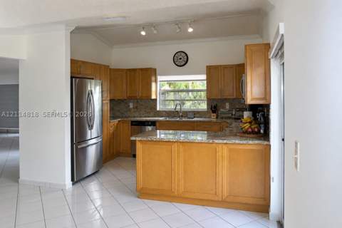19880 NW 64th Ct Rd, Hialeah FL - photo 9 of 17