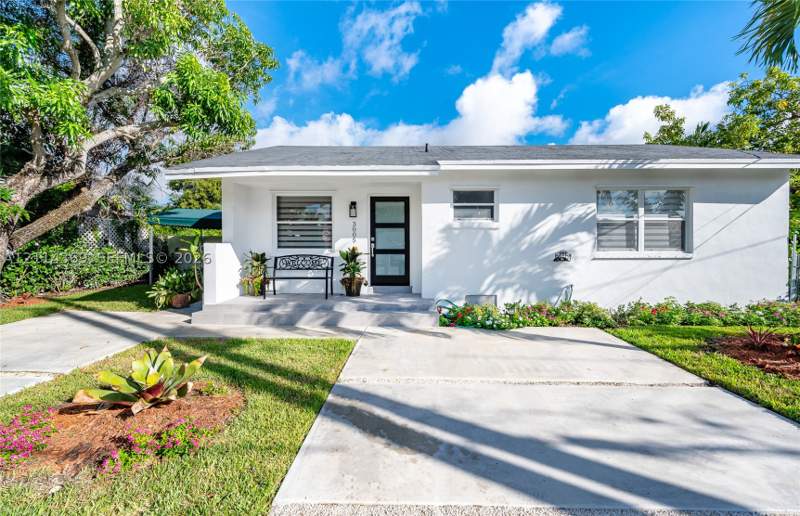 3 bedroom SingleFamilyResidence at 3005 SW 24th Ter, The Pines, Miami — photo 2