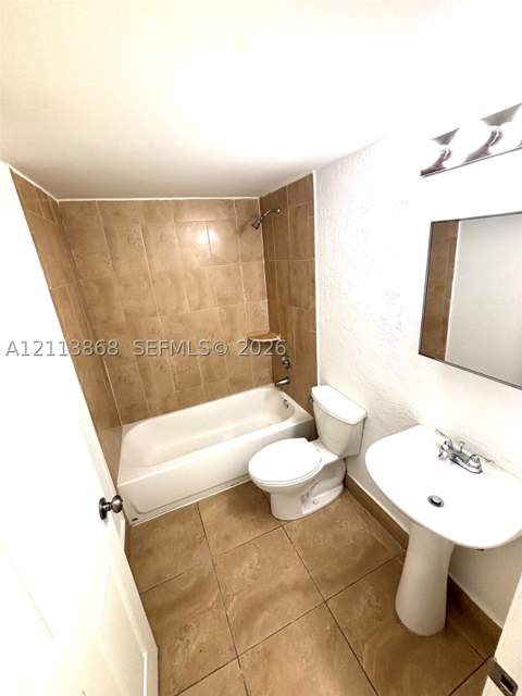 8200 SW 210th St 101, Cutler Bay FL - photo 8 of 11