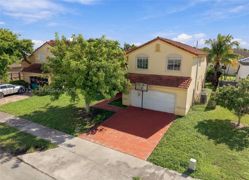4 bedroom SingleFamilyResidence at 15982 SW 73rd St, Heftler Homes At Lago Mar, Miami — photo 3