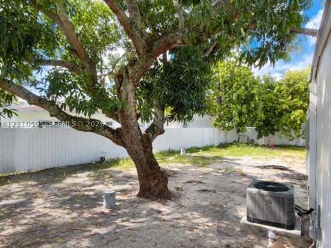 2125 NW 158th St, Miami Gardens FL - photo 10 of 36