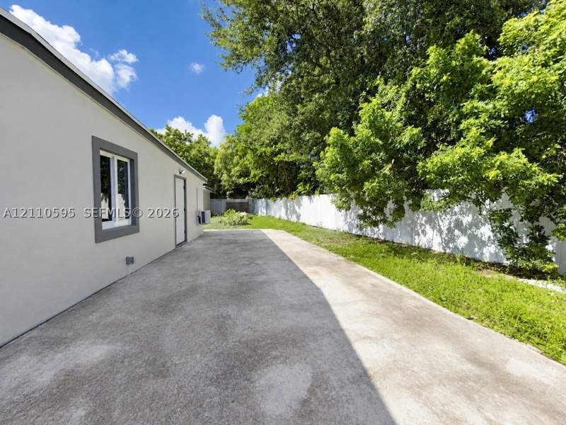5 bedroom SingleFamilyResidence at 2125 NW 158th St, Bunche Park, Miami Gardens — photo 5