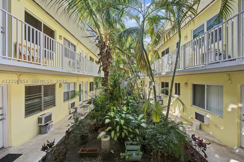 1 bedroom StockCooperative at 659 Meridian Ave 7, Freedom House Inc-Co-Op, Miami Beach — photo 5
