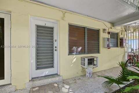 659 Meridian Ave 7, Miami Beach FL - photo 6 of 32