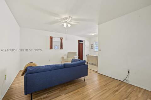 659 Meridian Ave 7, Miami Beach FL - photo 7 of 32