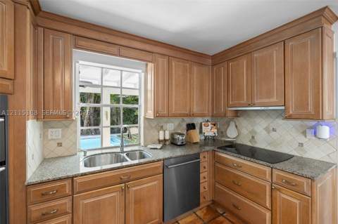 6340 Dolphin Dr, Coral Gables FL - photo 19 of 49