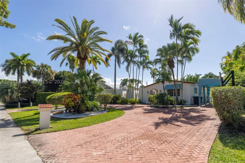 4 bedroom SingleFamilyResidence at 6340 Dolphin Dr, Kings Bay Sub, Coral Gables — photo 2