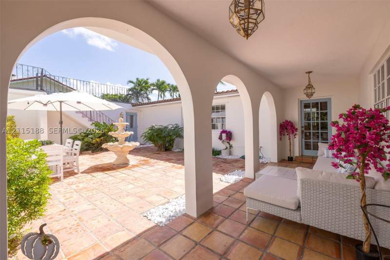 4 bedroom SingleFamilyResidence at 6340 Dolphin Dr, Kings Bay Sub, Coral Gables — photo 4
