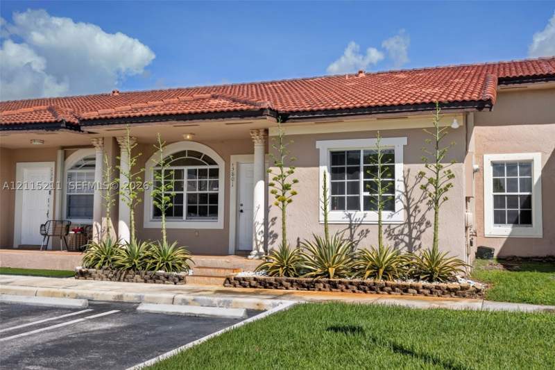 3 bedroom Villa at 13801 SW 170th Ter, Cazadores Sub, Miami — photo 2