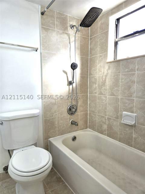 6375 W 27th Way 201, Hialeah FL - photo 13 of 17