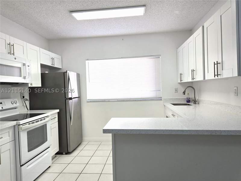 2 bedroom Condominium at 6375 W 27th Way 201, Lago Grande 5-D, Hialeah — photo 2