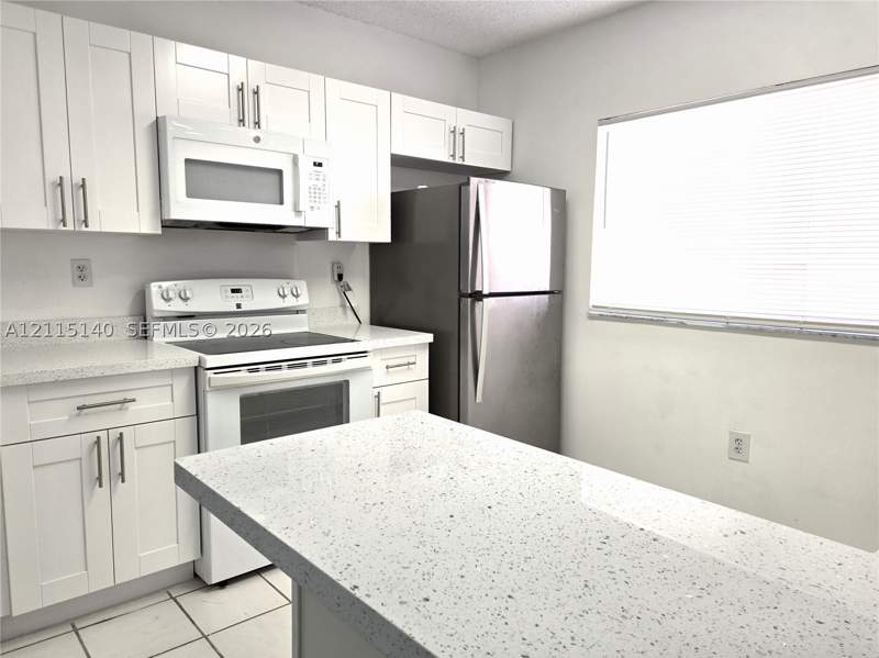 2 bedroom Condominium at 6375 W 27th Way 201, Lago Grande 5-D, Hialeah — photo 4