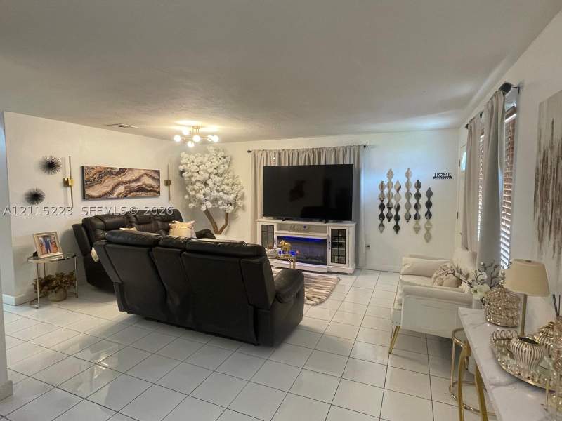 3 bedroom SingleFamilyResidence at 737 SE 8th Pl, Hialeah Park, Hialeah — photo 4