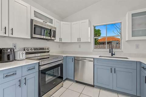 820 NW 132nd Ct, Miami FL - photo 6 of 31