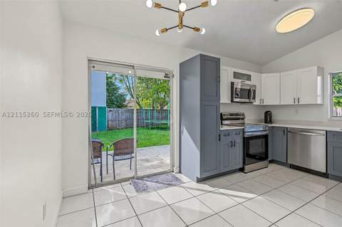 820 NW 132nd Ct, Miami FL - photo 9 of 31