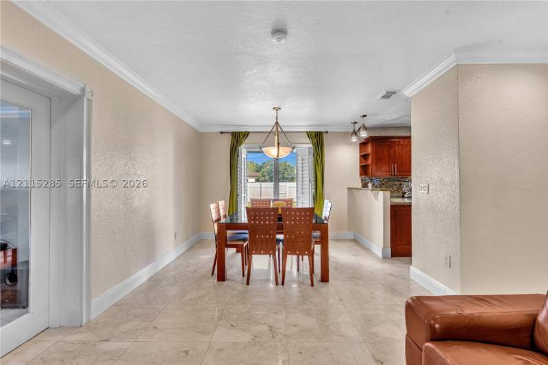 3 bedroom SingleFamilyResidence at 14221 Carver Dr, Richmond Heights, Miami — photo 2