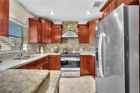 14221 Carver Dr, Miami FL - photo 9 of 23