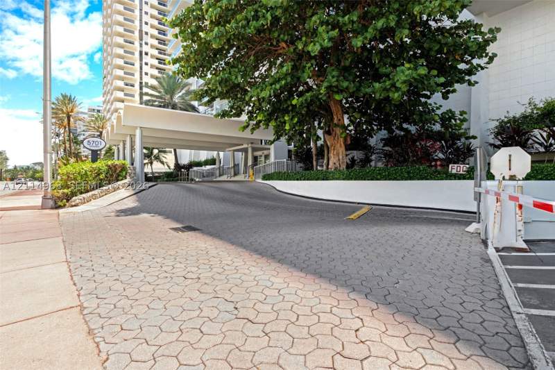 1 bedroom Condominium at 5701 Collins Ave 607, Arlen Beach Condo, Miami Beach — photo 2