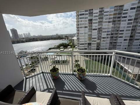 18061 Biscayne Blvd 904, Aventura FL - photo 10 of 42
