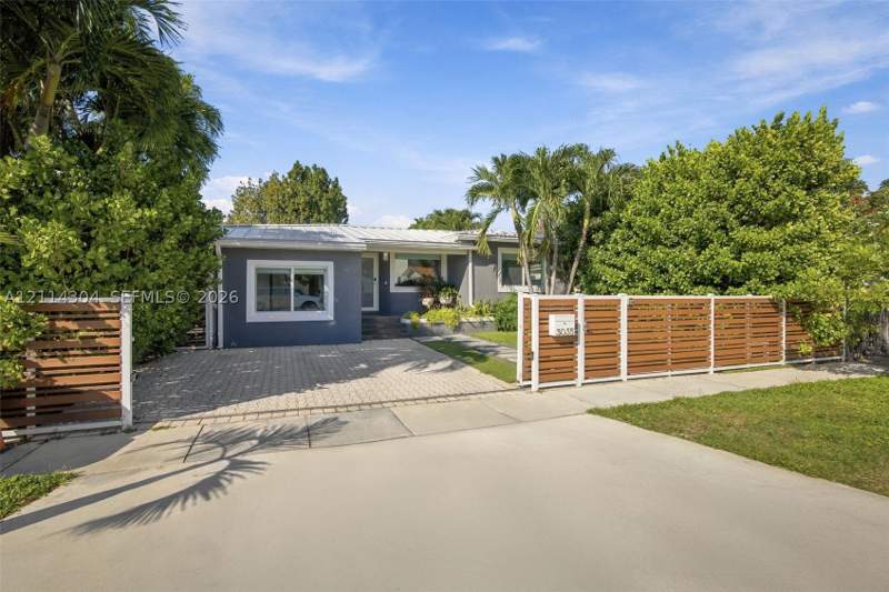 3 bedroom SingleFamilyResidence at 3035 SW 20th St, Parkdale, Miami — photo 2