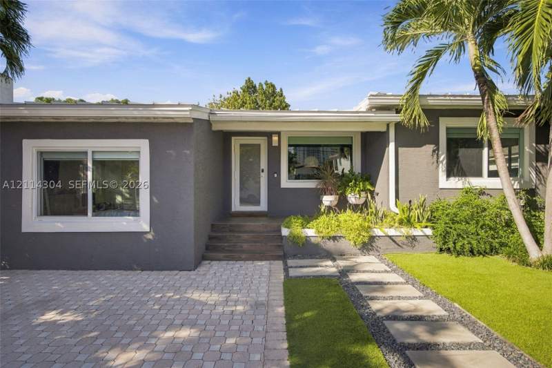 3 bedroom SingleFamilyResidence at 3035 SW 20th St, Parkdale, Miami — photo 4