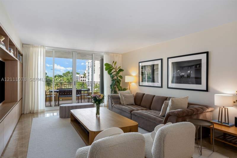 3 bedroom Condominium at 765 Crandon Blvd 311, Lake Tower Condo, Key Biscayne — photo 2