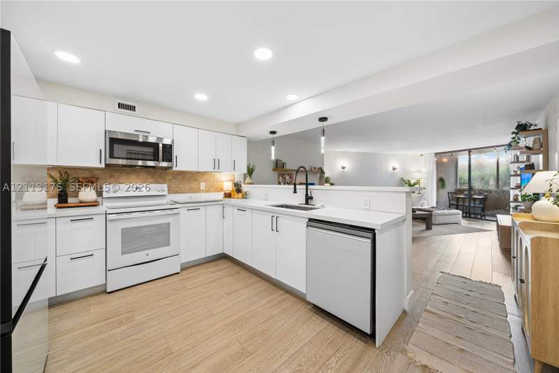 1 bedroom Condominium at 10854 N Kendall Dr 216, Kendall Gate Condo, Miami — photo 4