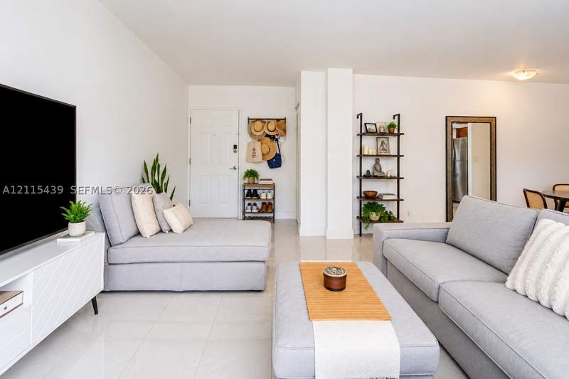 1 bedroom Condominium at 680 NE 64th St A405, Nirvana Condo No One Cond, Miami — photo 4