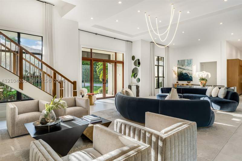 5 bedroom SingleFamilyResidence at 9445 SW 72nd Ct, Coconut Palm Estates, Pinecrest — photo 2