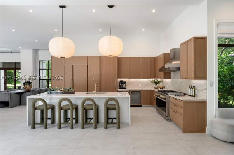 5 bedroom SingleFamilyResidence at 9445 SW 72nd Ct, Coconut Palm Estates, Pinecrest — photo 4