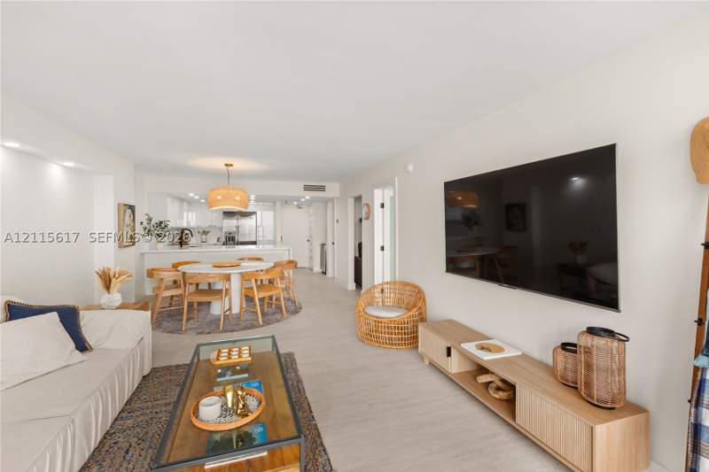 1 bedroom Condominium at 2625 Collins Ave 1606, Oceanfront Plaza Condo, Miami Beach — photo 5
