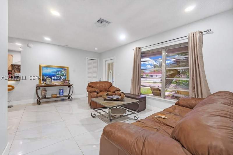 3 bedroom SingleFamilyResidence at 20302 NW 39th Ct, 3rd Addn To Starlight, Miami Gardens — photo 2