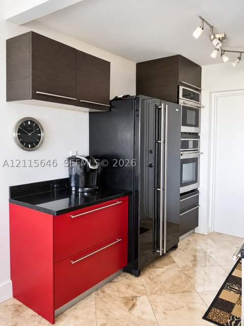 16850 S Glades Dr 7F, North Miami Beach FL - photo 7 of 15