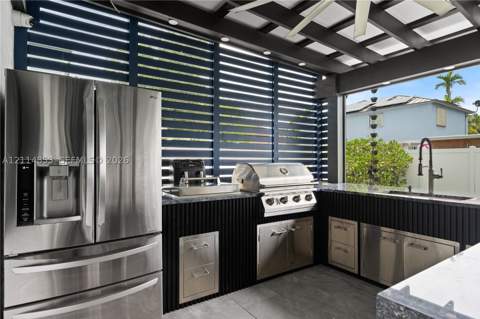 18082 SW 152 ct, Miami FL - photo 10 of 65