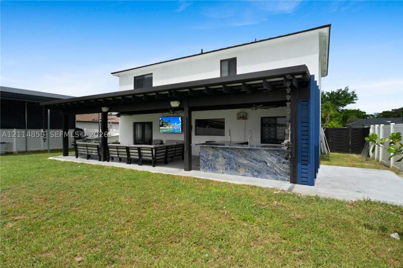 4 bedroom SingleFamilyResidence at 18082 SW 152 ct, Quirch Sub, Miami — photo 2