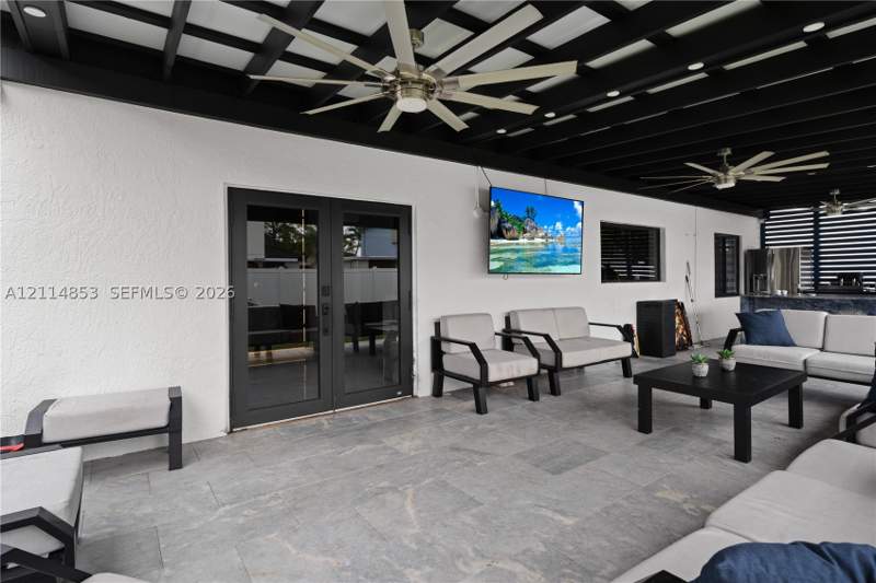 4 bedroom SingleFamilyResidence at 18082 SW 152 ct, Quirch Sub, Miami — photo 4