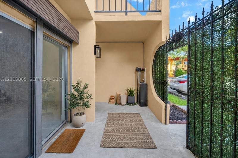 2 bedroom Townhouse at 13775 SW 84th St C, Taracoma Townhomes Condo, Miami — photo 2