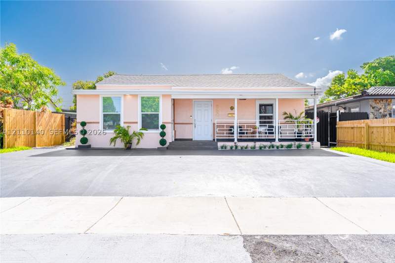 4 bedroom SingleFamilyResidence at 550 NW 43rd place, Waterman Park, Miami — photo 2