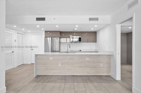 13800 Highland Dr 504, North Miami Beach FL - photo 6 of 38