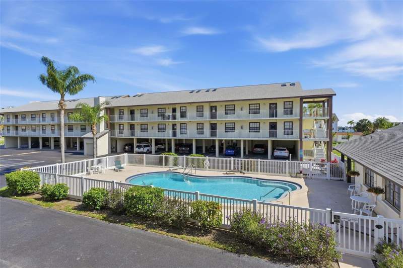Harbor Pointe West Condo